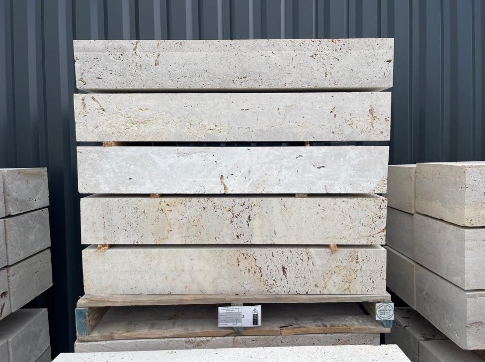 Bloc marche 20x35x150 Brut