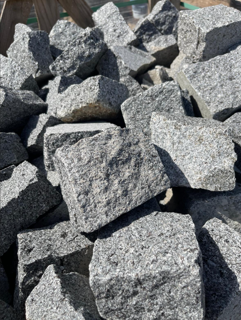 Pavé granit 10x10x5.7cm ( 5 à 6 m² / tonne )