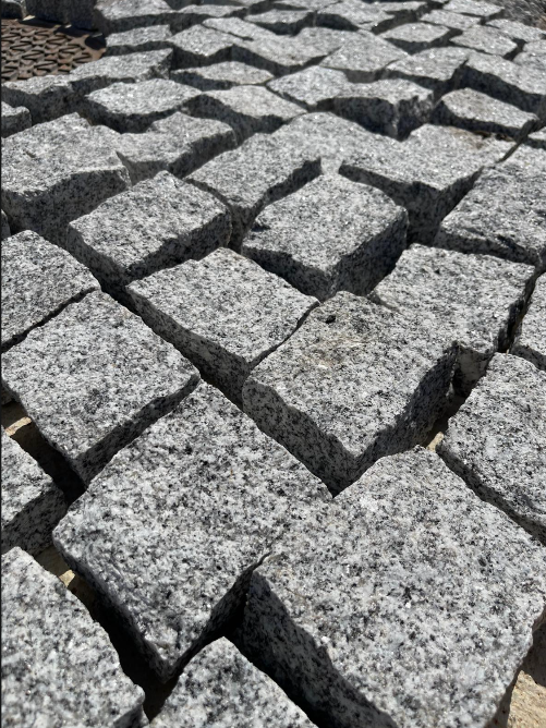 Pavé granit 10x10x5.7cm ( 5 à 6 m² / tonne )