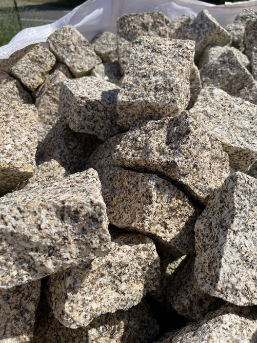 Pavé granit 10x10x5.7cm ( 5 à 6 m² / tonne )